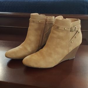 LIKE NEW Booties/Ankle Boots